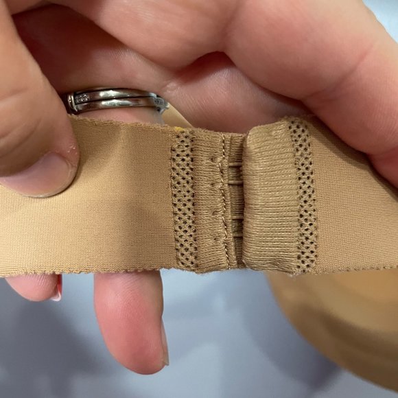 WACOAL seamless tagless stitchless bra in nude size 34C - Picture 3 of 6